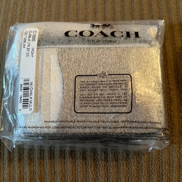 Coach Zip Card Case In Colorblock nwt in packaging - Picture 3 of 4